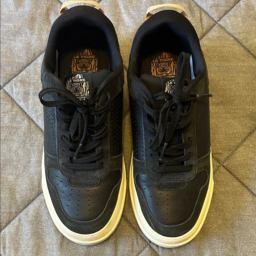 Le Tigre Women’s  Black and White Sneakers